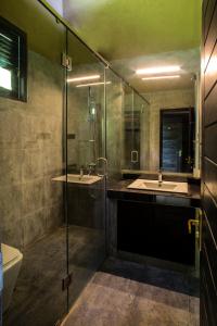Ванная комната в Forest Shade Eco Resort