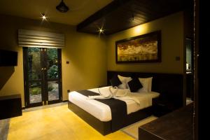 a bedroom with a bed and a large window at Forest Shade Eco Resort Deraniyagala in Deraniyagala +62 photos