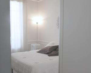 Postel nebo postele na pokoji v ubytování Appartement Les Lilas très proche métro CityCosy