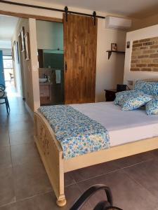 a bedroom with a large bed with a wooden frame at Hotel Boutique La Solera Del Pozo in Santa Marta