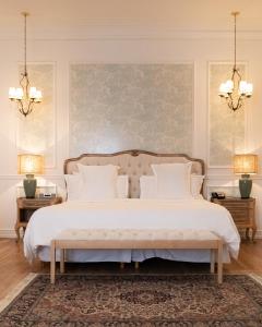 
Una cama o camas en una habitación de Four Seasons Hotel Buenos Aires
