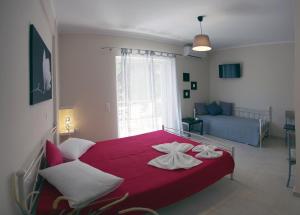 A bed or beds in a room at Lalezas Studios