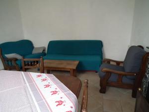 A seating area at Gite de Chassigny