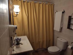 Kúpeľňa v ubytovaní Casa Rural IRIS