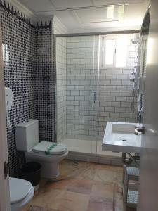 Um banheiro em Apartamentos Doña Lola