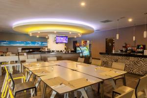 Un restaurant sau alt loc unde se poate mânca la Hotel Glow Point - Mulza