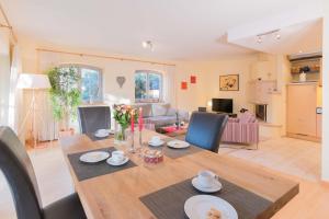 a dining room and living room with a table and chairs at Dünenhof DÜNENHOF Whg. D-05 in Wustrow