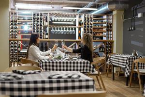 Nápoje v ubytování Olivar Hotel Tirana