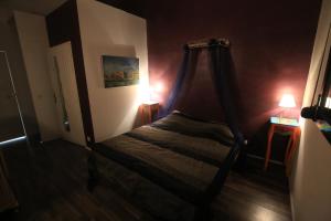 Postel nebo postele na pokoji v ubytování Hôtel Ilargi