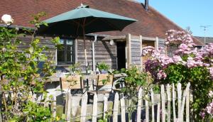 A restaurant or other place to eat at Barnham Court Farm