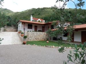 Nespecifikovaný výhled na hory nebo výhled na hory při pohledu z bed and breakfast