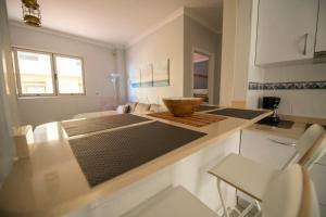 Kuchyňa alebo kuchynka v ubytovaní Trip Canteras, new Beach Apartment