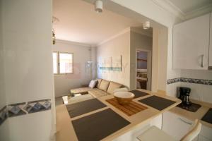 Kuchyňa alebo kuchynka v ubytovaní Trip Canteras, new Beach Apartment