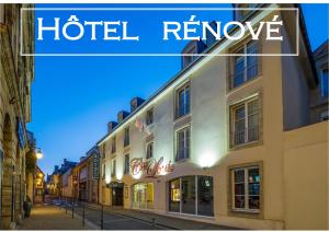 Una revisión del hotel renovo en una calle de la ciudad en Hôtel De Brunville & Spa en Bayeux