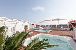 Hồ bơi trong/gần Riccione Beach Hotel - Enjoy your Summer -Beach Village incluso