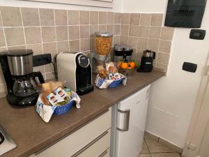 a kitchen counter with baskets of food and a coffee maker at B&B ALDA in Levanto