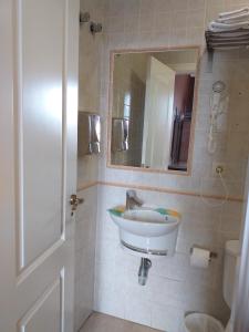 Kylpyhuone majoituspaikassa Hostal PILAS ALCARAYÓN