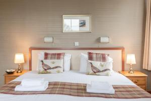 A bed or beds in a room at The Fox & Hounds 