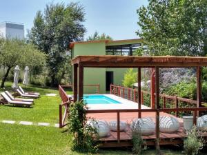 a house with a swimming pool in a yard at El Breton in Potrero de Garay