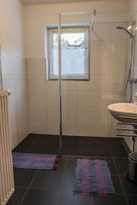 Koupelna v ubytování Ferienwohnung Keseberg + 18 fotografií