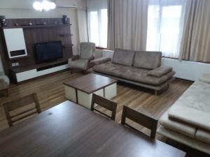 พื้นที่นั่งเล่นของ Bedir Comfortable Apartment 120m to Taksim Square