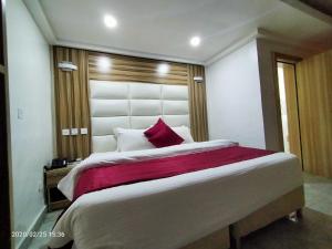 Letto o letti in una camera di Dalchifit Suites by Premium Swiss Hospitality