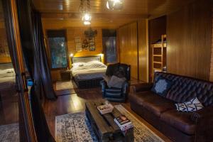 a living room with a couch and a bed at Herdade do Moinho Novo in Canha