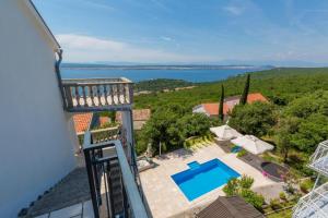 Villa con vistas a la piscina en One-Bedroom Apartment Crikvenica near Sea 9, en Klanfari