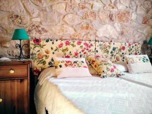 A bed or beds in a room at Casa rural Estrella Polar I