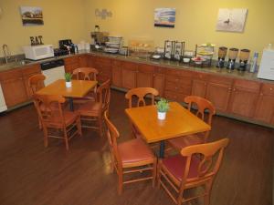 a restaurant with two tables and chairs and a kitchen at Boulder Twin Lakes Inn in Boulder