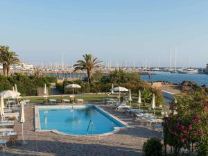 Bazén v ubytování Sunbay Park Hotel nebo v jeho okolí