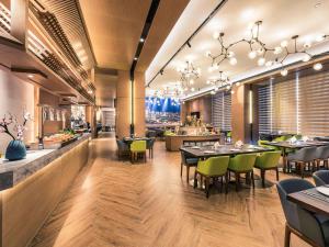 Een restaurant of ander eetgelegenheid bij Mercure Yantai Golden Beach