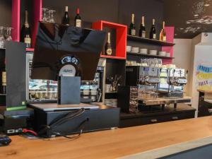 Lounge nebo bar v ubytování Ibis Styles Clermont-Ferrand République