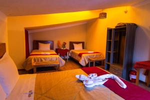 Un pat sau paturi într-o cameră la Askha Cusco