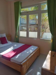 Postel nebo postele na pokoji v ubytování Mango Hotel Dalat