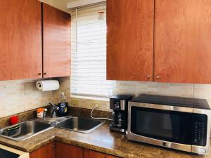 Φωτογραφία από το άλμπουμ του Luxury Retreat with Private Jacuzzi and Mountain Views FREE Parking σε Ponce