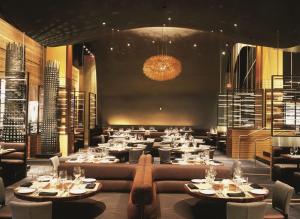 A restaurant or other place to eat at The Signature at MGM Grand by Suiteness