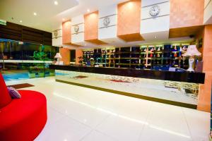 Bazén v ubytování Ritz Garden Hotel Manjung nebo v jeho okolí