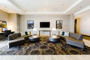 A seating area at Candlewood Suites West Edmonton - Mall Area, an IHG Hotel