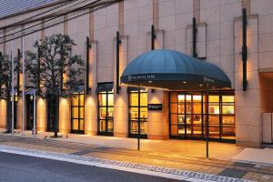 広島市にあるザ ロイヤルパークホテル 広島 リバーサイドの青鍬の建物外観
