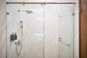 Un baño de So Fun Hotel