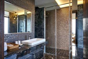 Un baño de So Fun Hotel