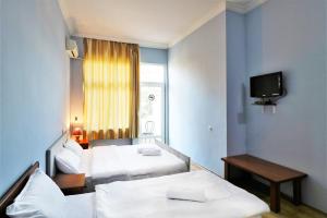 Postel nebo postele na pokoji v ubytování Ortachala Palace