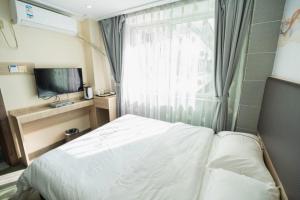 TV a/nebo společenská místnost v ubytování  Shenzhen Hualian Boutique Hotel + 16 fotografií
