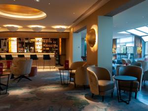 Lounge nebo bar v ubytování Hotel Restaurant & Spa Verte Vallée