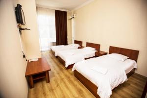 Postel nebo postele na pokoji v ubytování Ortachala Palace