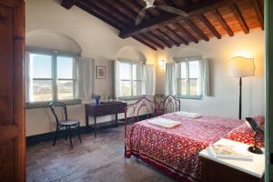 Ένα ή περισσότερα κρεβάτια σε δωμάτιο στο Agriturismo Le Tassinaie +40 φωτογραφίες