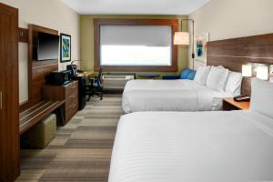 Postel nebo postele na pokoji v ubytování Holiday Inn Express & Suites - Houston NW - Cypress Grand Pky by IHG