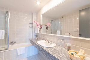 A bathroom at Orizzonte Acireale Hotel