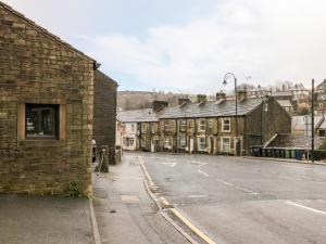Gallery image of Over-Under Cottage in Holmfirth